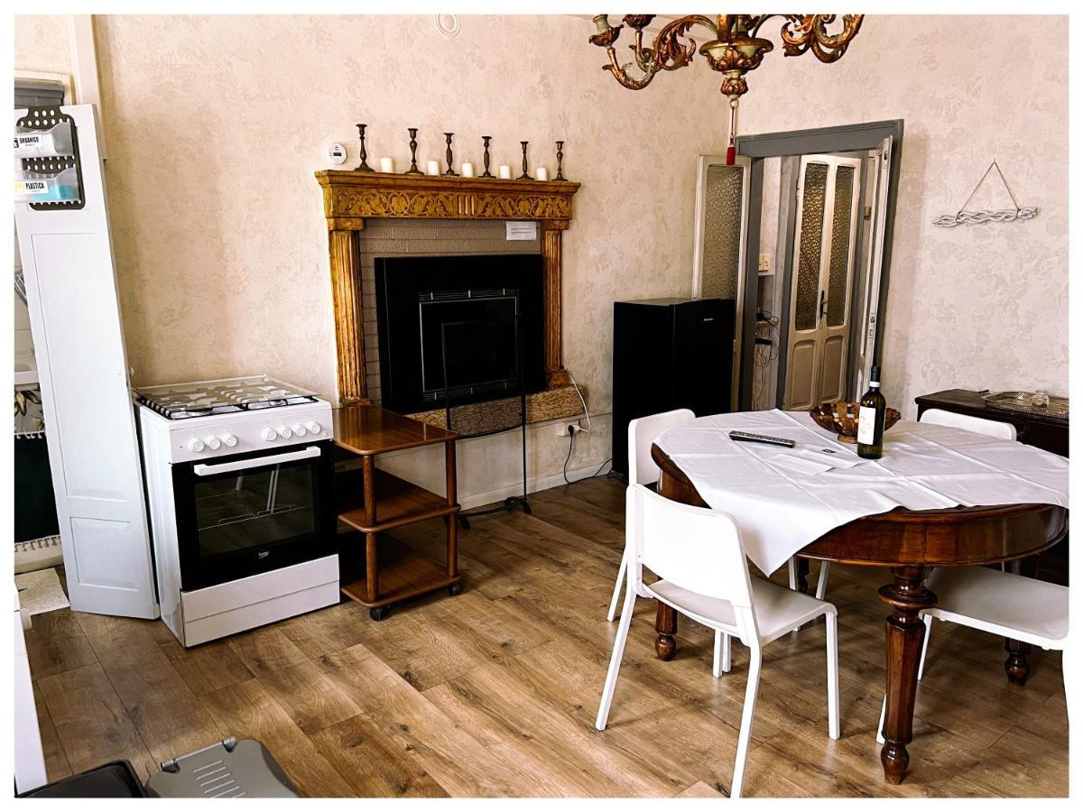 הוילה קסטלנואובו דל גארדה Casale Storico Enzo מראה חיצוני תמונה